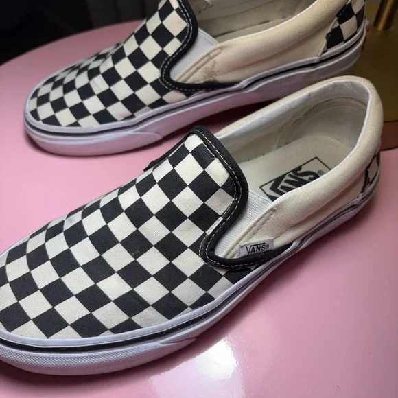 Vans women’s 8.5  Checkered Slip-On Shoes - Black and White - Picture 4 of 7